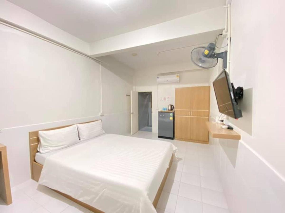 Ze Residence Ram Intra Bangkok Exteriör bild